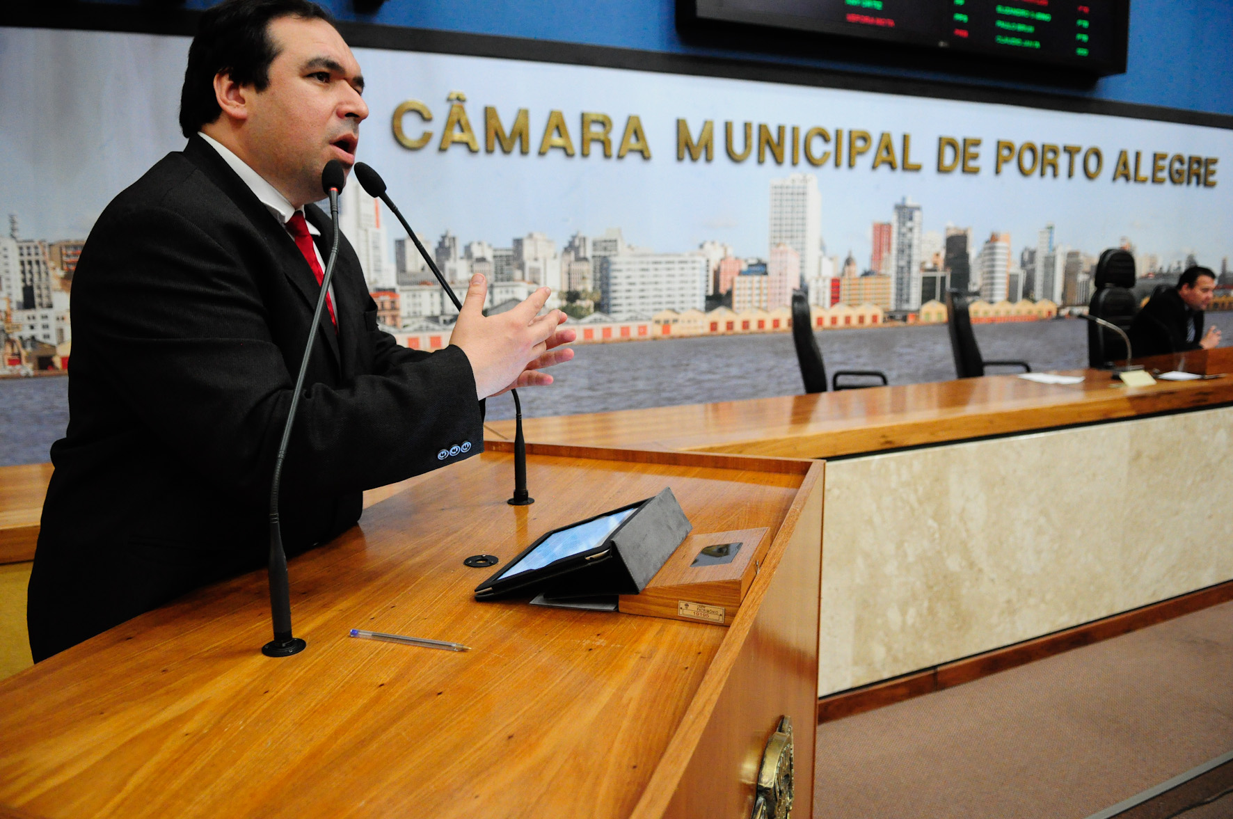 25 de_Novembro_-_Movimento_no_plenrio_foto_vicente_carcuchinski